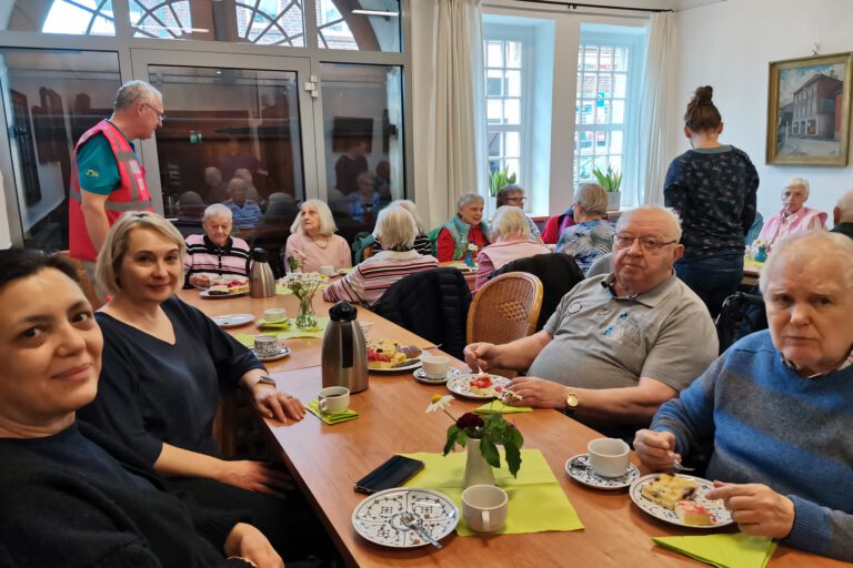 Bewohner und Pflegepersonal aus dem Haus Widum