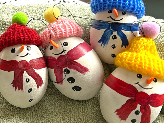 Kunstvoll verzierte Ostereier