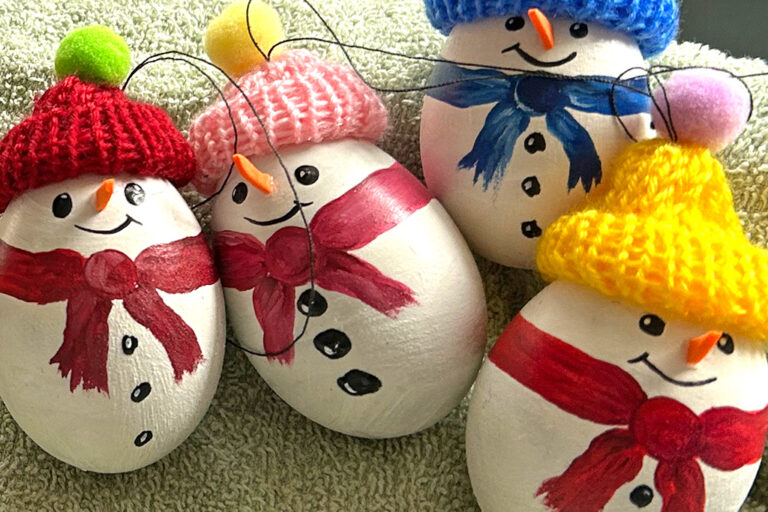 Kunstvoll verzierte Ostereier