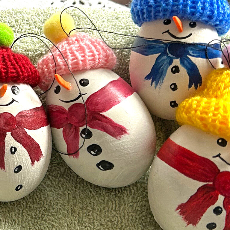 Kunstvoll verzierte Ostereier