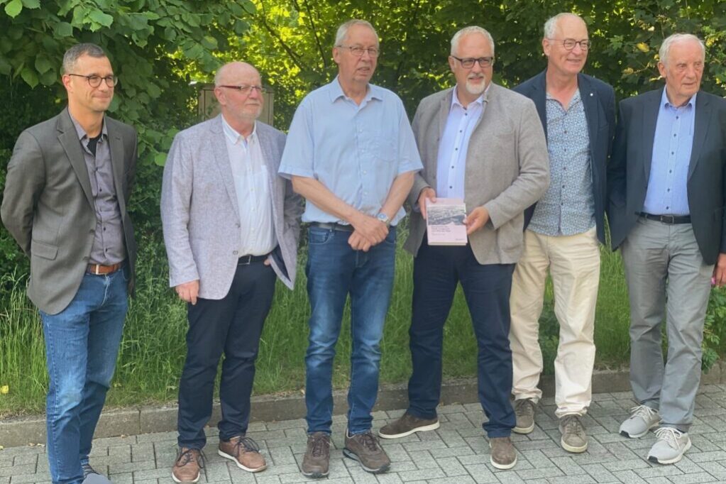 Buchvorstellung 10 Von 10 v.l. Dr. Peter Kritzinger (Aschendorff Verlag, Bernd Hammerschmidt (Co-Autor), Dr. Alfred Wesselmann (Autor), Bürgermeiter Björn Schilling, Heino Knuf (Vorstandsteam HVL), Dr. Alois Thomes (Moderator)