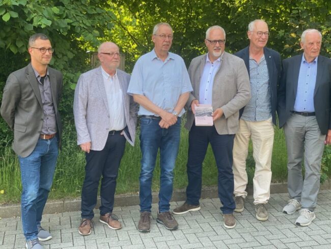 v.l. Dr. Peter Kritzinger (Aschendorff Verlag, Bernd Hammerschmidt (Co-Autor), Dr. Alfred Wesselmann (Autor), Bürgermeiter Björn Schilling, Heino Knuf (Vorstandsteam HVL), Dr. Alois Thomes (Moderator)